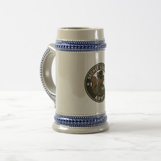 Secret Squirrel Army Stein Bierpul (Voorkant links)