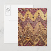 Sectie van geborduurd weefsel met goudplaquette briefkaart (Voorkant / Achterkant)