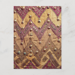 Sectie van geborduurd weefsel met goudplaquette briefkaart