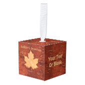 Seizoensgroeten - Maple Leaf on Birch Bark Kubus Ornament (Voorkant hoekig)