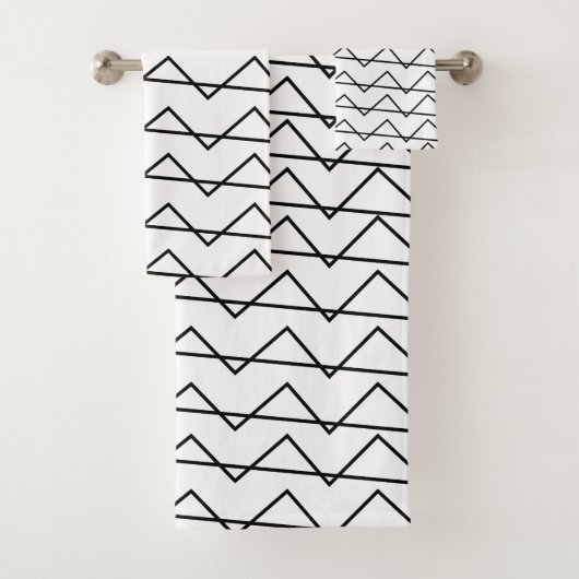 Seizoenszwart en wit Chevron Stripe Bad Handdoek (Insitu)