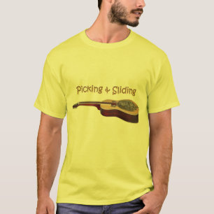 Sélectionnant et glissant le T-shirt