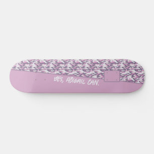 Semi Camouflage Grijs en Roze Uw Tekst Skateboard