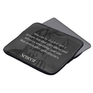 Seneca's Division: De Doers en de Critici Laptop Sleeve