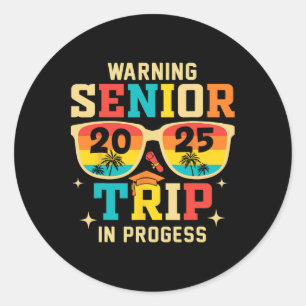 Senior Trip 2025 Waarschuwing in uitvoering Afstud Ronde Sticker