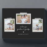 Sentiments joyeux Snapshot Photo Plaque<br><div class="desc">Plaque photo photographique de sentiments gais. Caractéristiques,  3 photos encadrées avec accents de ruban lavi style scrapbook,  deux lignes de texte modèles pour votre message et des noms avec détail de coeur en blanc sur ardoise noir arrière - plan.</div>