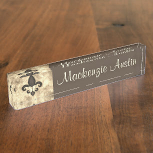 Sepia Butterfleur Tan Butterfly op Fleur de Lis Naambordje