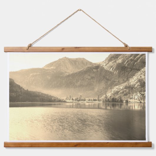 Sepia-getinte Silver Lake met berglandschap Hangend Wandkleed (Voorkant)