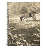 Sepia tone Bruin paard en hek Notitieboek (Voorkant)