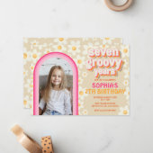 Sept Retro Super Photo Anniversaire Invitation (Devant/Arrière en situation)