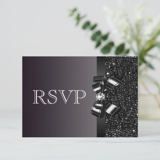 Séquences noires, Bow & Diamond Mariage RSVP (Debout devant)
