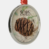 Sequoia Cone in het zand Metalen Ornament (Rechts)