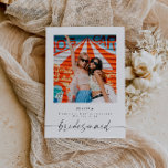 Seras-Tu Ma Carte De Proposition De Photo De Bride<br><div class="desc">Il s'agit d'une carte miniature moderne à thème photo bridesmaid avec un design élégant et intemporel. Modifiez la plupart du texte et toutes les couleurs pour rendre cette proposition minimale de demoiselle d'honneur adaptée à vos besoins et à votre style personnel. Il suffit de sélectionner "modifier à l'aide de l'outil...</div>