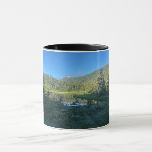 Serene Alaska Lake et Forest Mug (Centre)