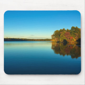 Serene Autumn Lake Muismat