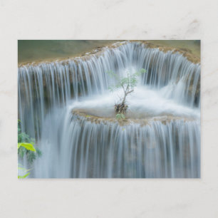 Serene Gelaagde Waterval Natuur Ansichtkaart Briefkaart