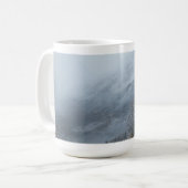 Serene Grey Snowy Peaks Coffee Mok (Voorkant links)
