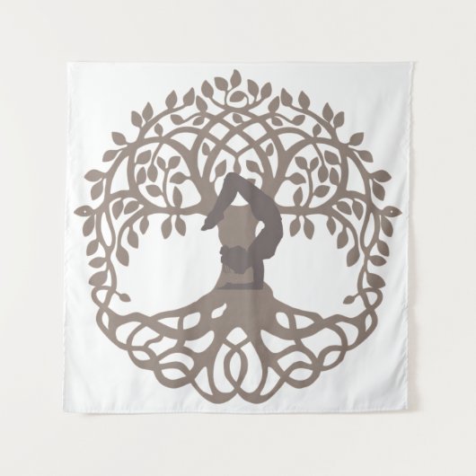 Serene Grijs en wit Yoga Pose door Tree of Life Wandkleed (Voorkant)