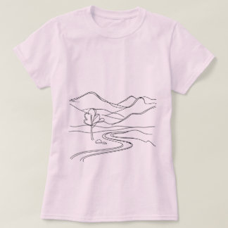 Serene Mountain Escape: een minimalist T-shirt