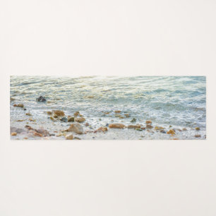 Serene Oceaan Kustlijn Helder Water Strand Yogamat