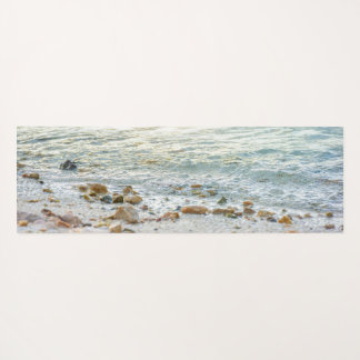 Serene Oceaan Kustlijn Helder Water Strand Yogamat