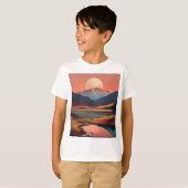 Serene Peaks: een minimalistisch landschap T-shirt (Voorkant volledig)