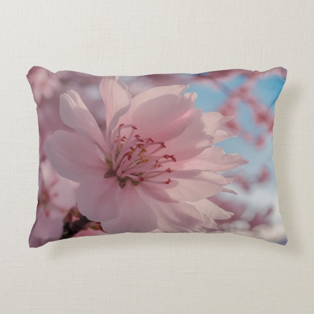 Serene Spring Flower Art  Accent Kussen (Voorkant)