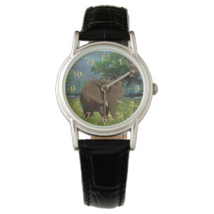 Serene Strength: The Bull Elephant Grazing Horloge