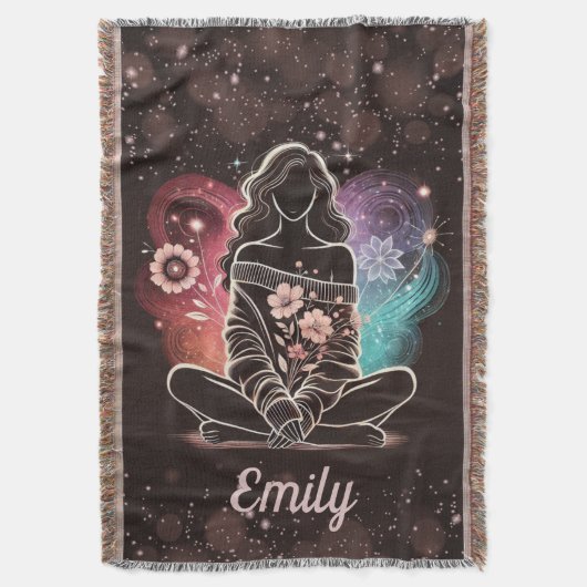 Serene vrouw in een kosmische bloemendroom deken (Voorkant Verticaal)