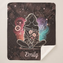 Serene vrouw in een kosmische bloemendroom