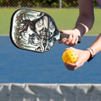 Serene Wolf Familie Oase in Idyllische Natuur Pickleball Paddle