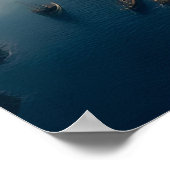 Serene Zeil: boot, water, bergen Poster (Hoek)