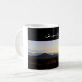 Serenity Père Noël Fe Mountains à Sunrise Mug (Devant gauche)