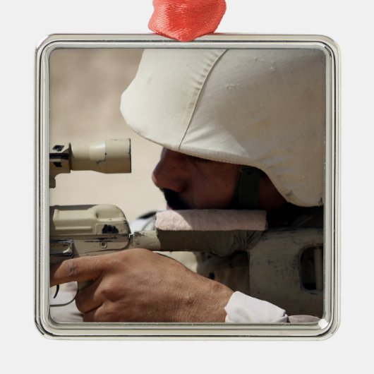 Sergeant van het Irakese leger zoekt naar beneden Metalen Ornament (Voorkant)