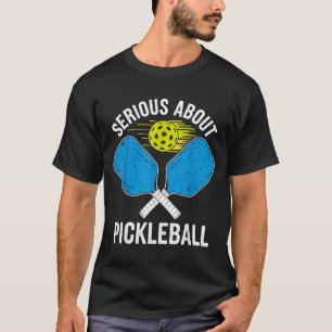 Serieus met pickleball grappige pickle bal t-shirt