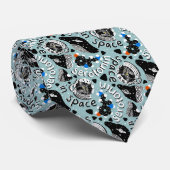 Serotonine in de ruimte op aquamarijn stropdas (Opgerold)