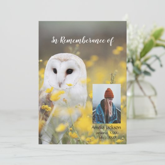 Service commémoratif Invitation Barn Owl Flowers (Debout devant)