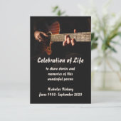 Service commémoratif Invitation Guitare Lecteur Mu (Debout devant)