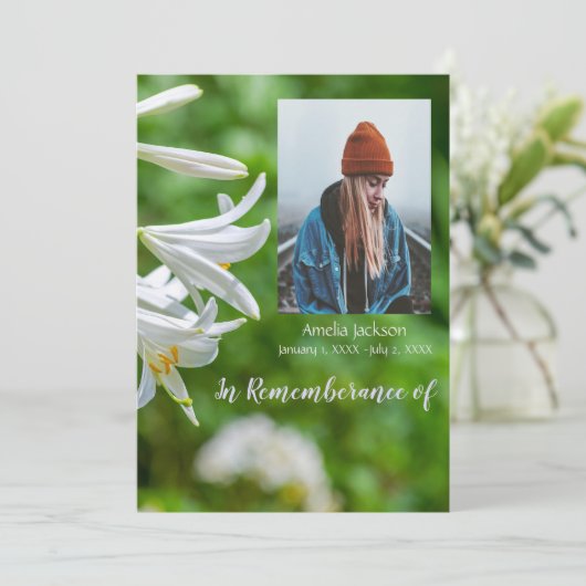 Service commémoratif Invitation Lys blancs Fleurs (Debout devant)