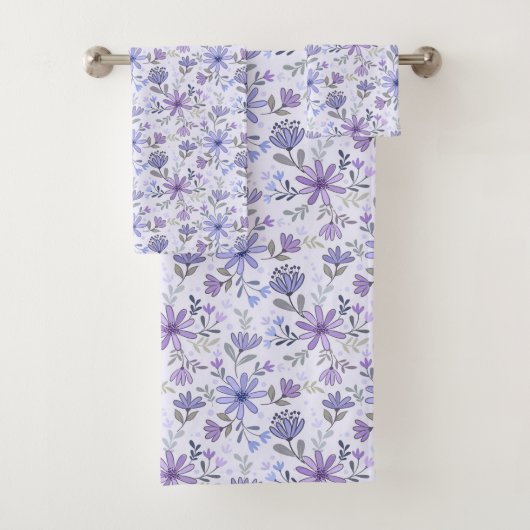Serviette de bain à fleurs dessinées à la main de  (En situation)