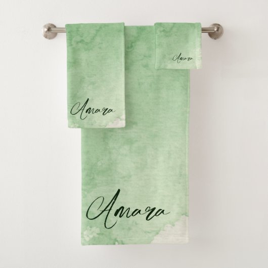 Serviette de bain à monogramme féminin écriture mo (En situation)