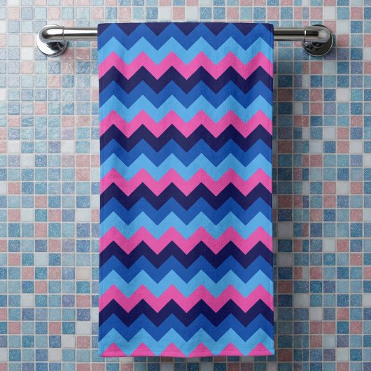 Serviette de bain à motif chevron bleu rose