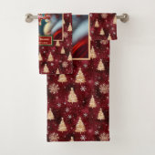 Serviette de bain classique Cranberry Red Gold Tre (En situation)