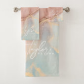 Serviette de bain en marbre doux et chic or (En situation)