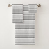 serviette de bain gris blanc rayé (En situation)