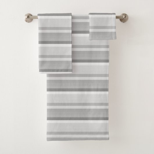 serviette de bain gris blanc rayé (En situation)