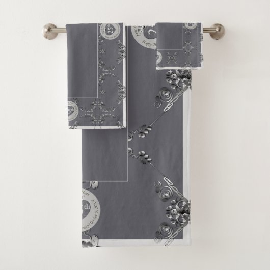 Serviette de bain gris et argent du 25e anniversai (En situation)
