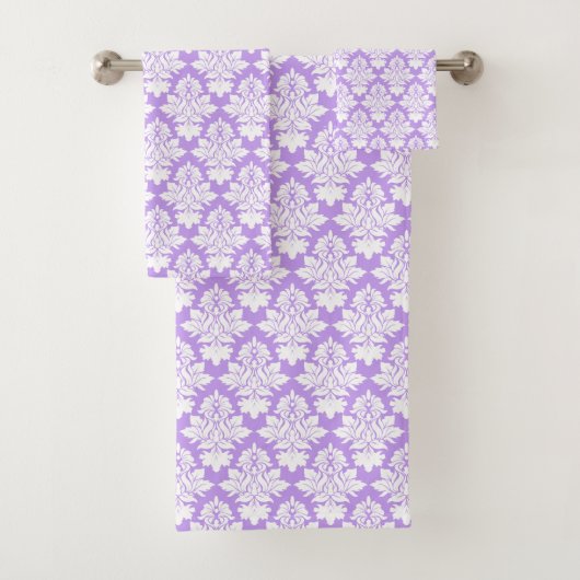 Serviette de bain lavande et blanc Damas (En situation)
