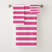 Serviette de bain moderne rose chaud et blanc (En situation)