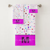 Serviette de bain personnalisée avec des points co (En situation)